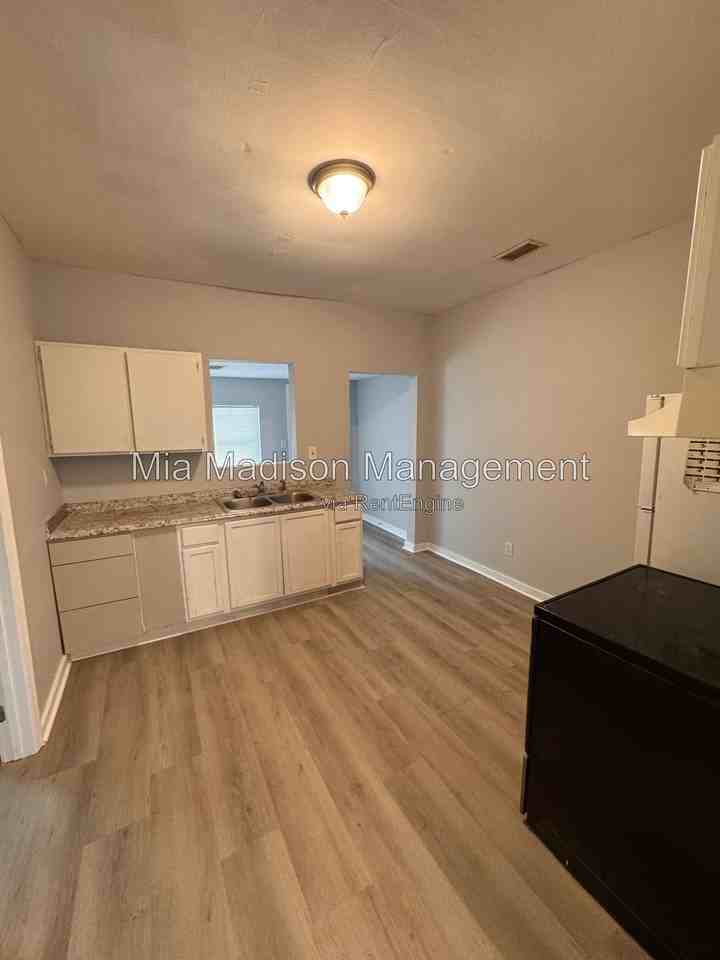 1423 Richards St - Photo 4 of 10
