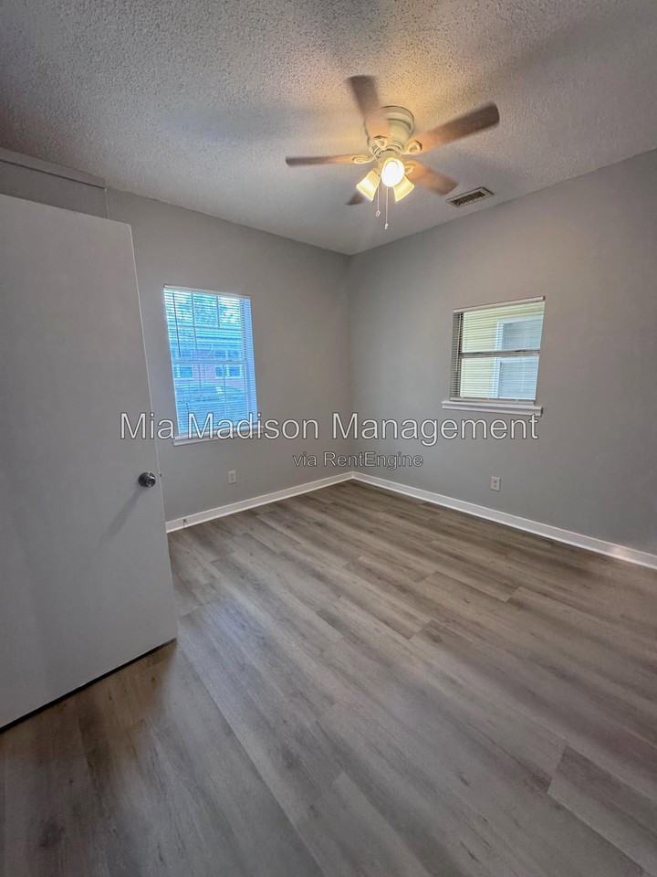 1423 Richards St - Photo 6 of 10