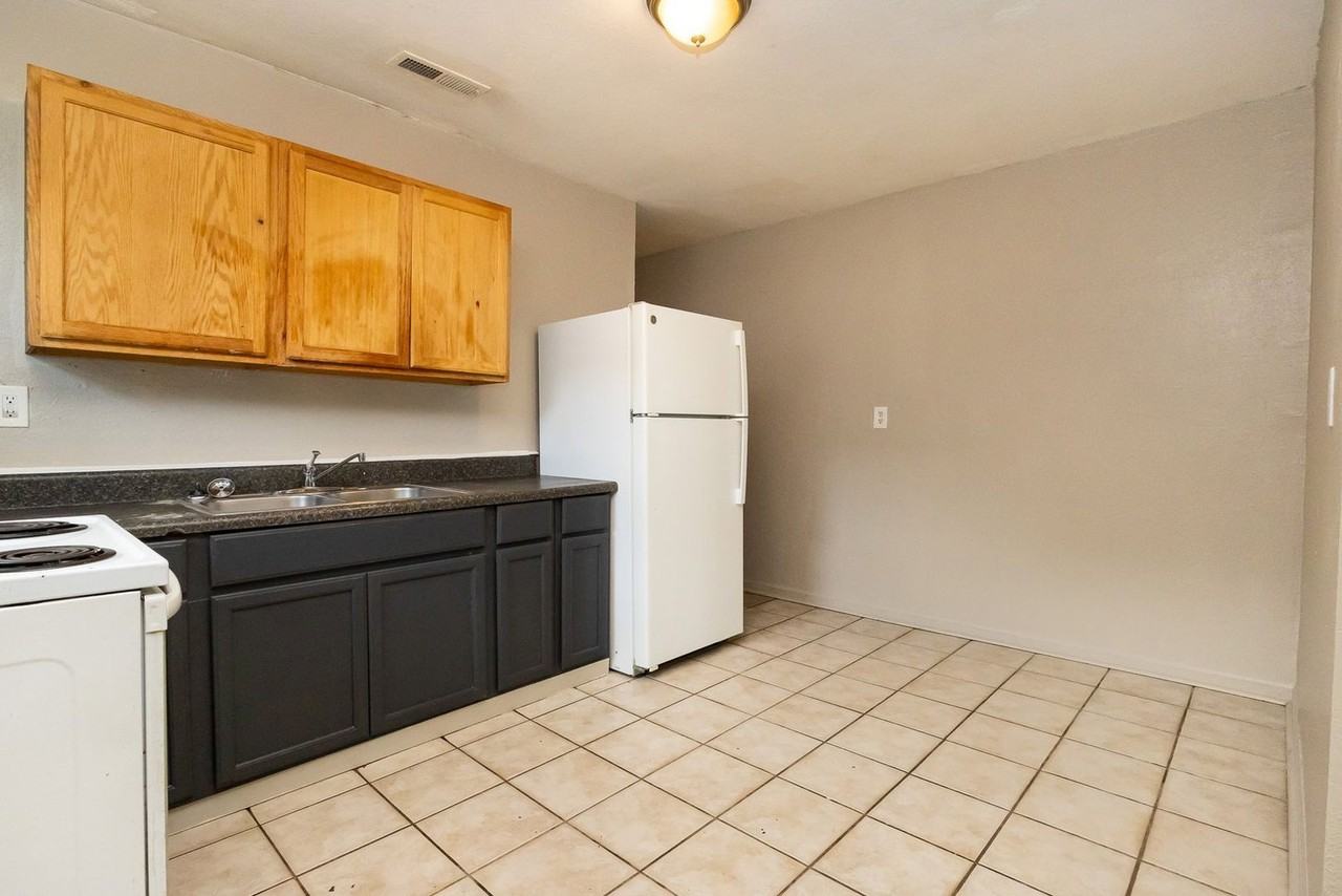 852 Arlington Ave #852 - Photo 5 of 15