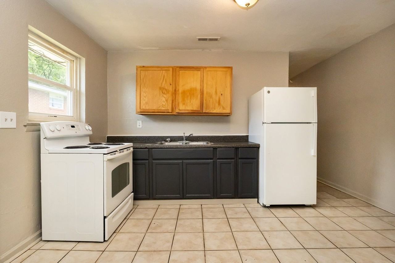 852 Arlington Ave #852 - Photo 6 of 15