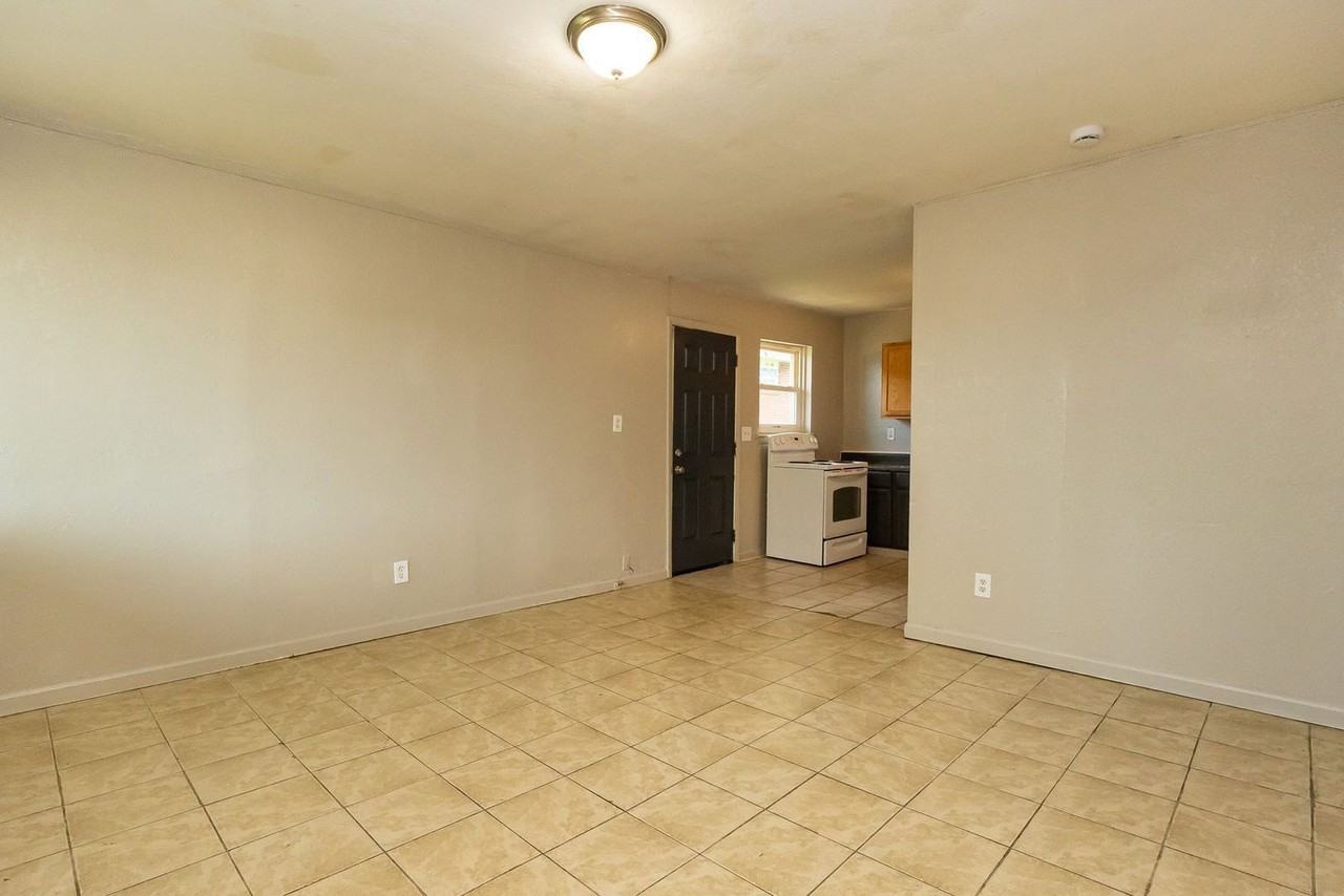 852 Arlington Ave #852 - Photo 3 of 12
