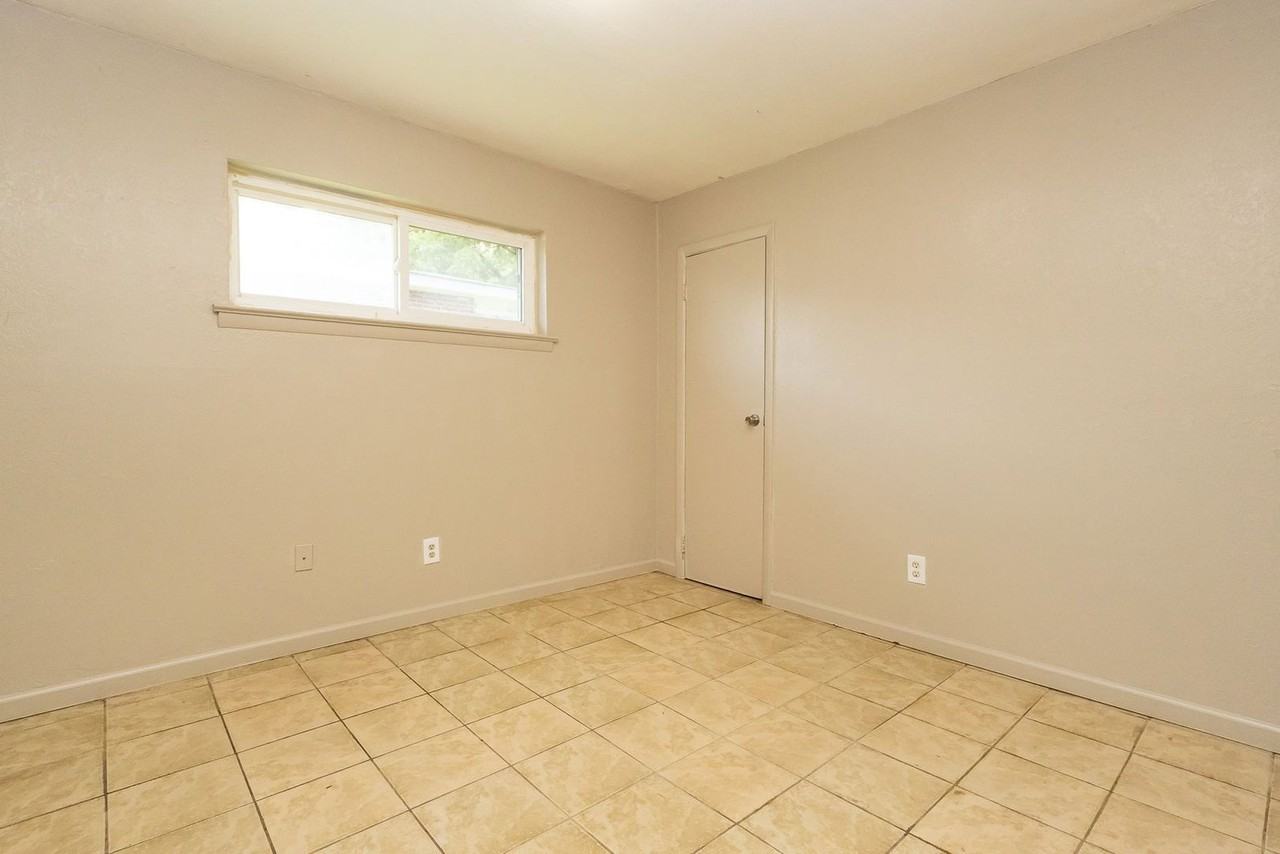 852 Arlington Ave #852 - Photo 6 of 12
