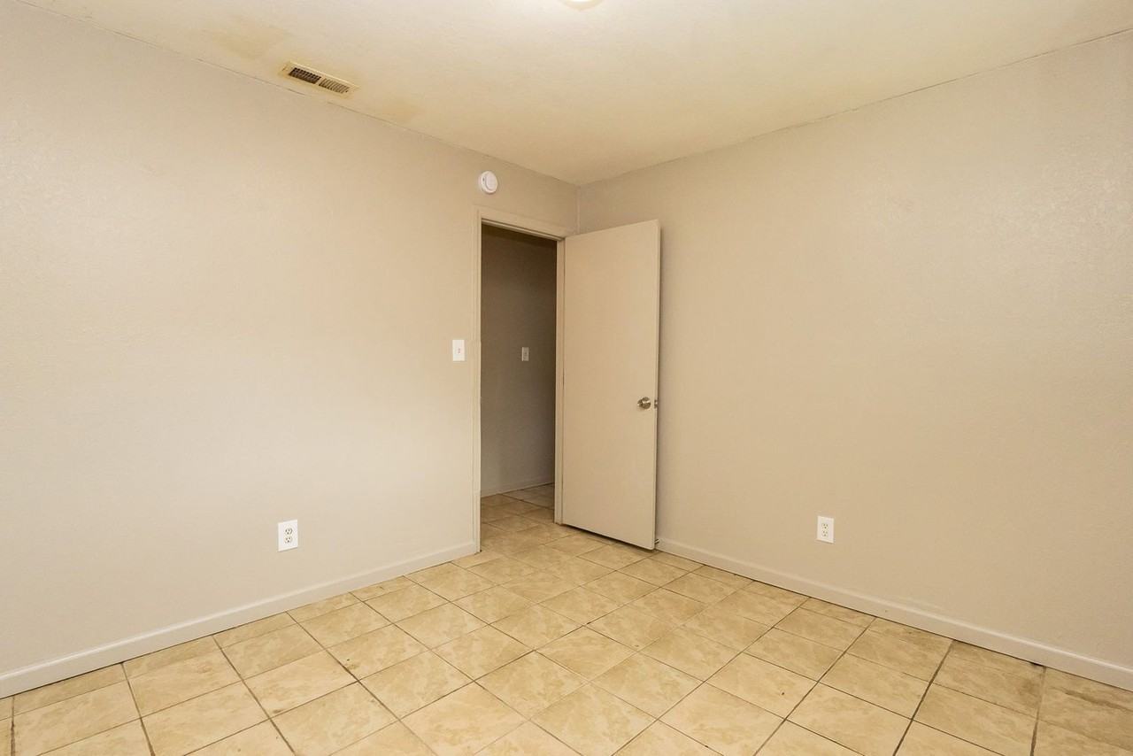 852 Arlington Ave #852 - Photo 7 of 12