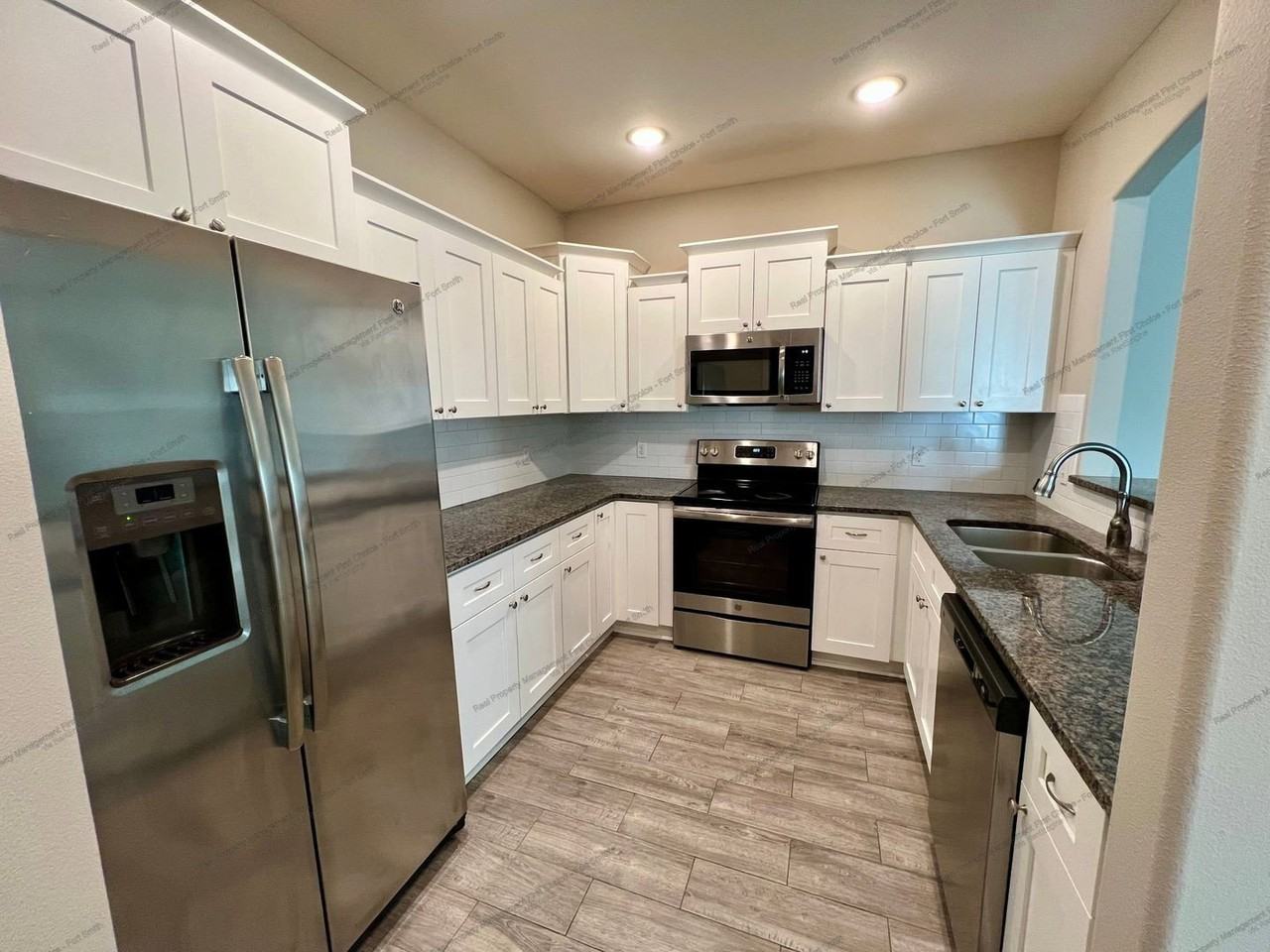 9809 Mylea Cir - Photo 4 of 16