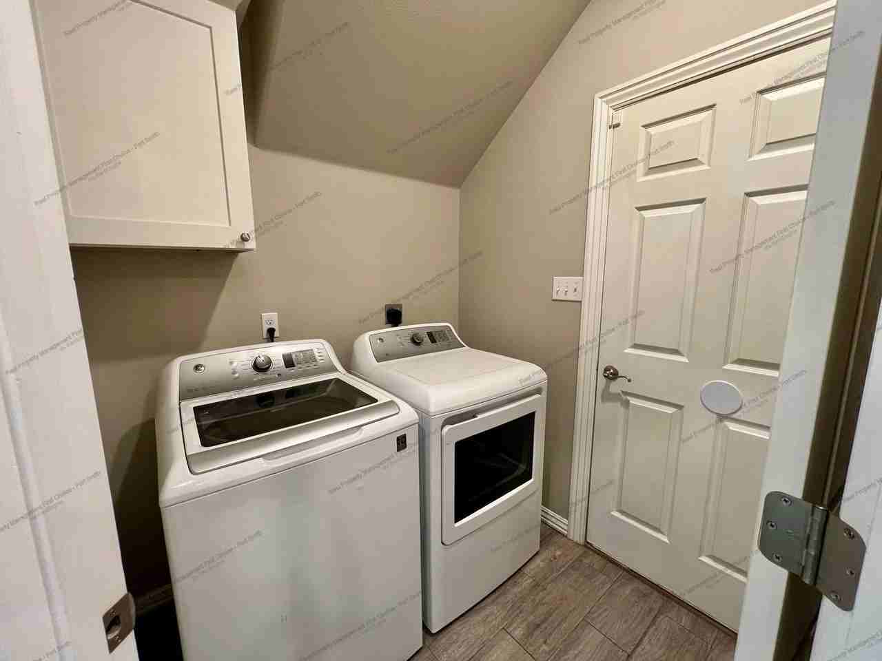 9809 Mylea Cir - Photo 5 of 16
