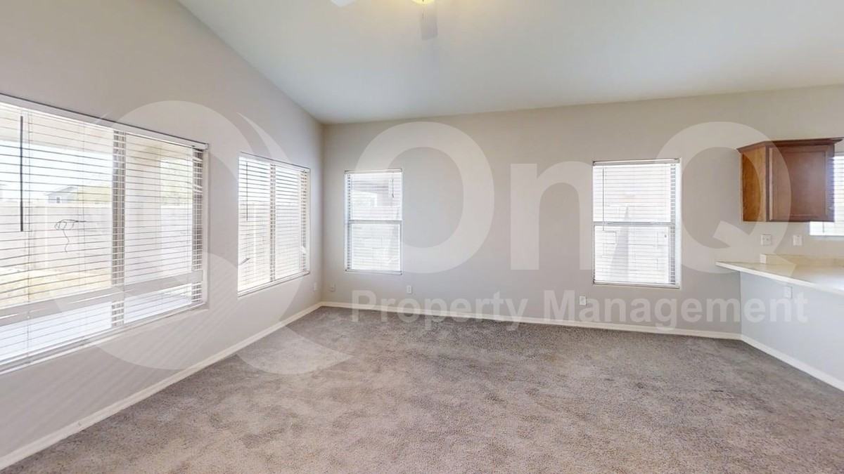 12134 W Ironwood St - Photo 5 of 21