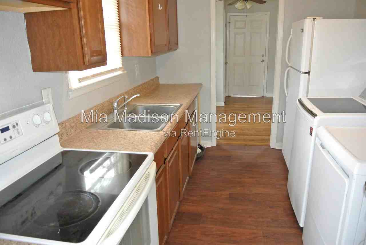 310 Forrest Ave - Photo 5 of 11