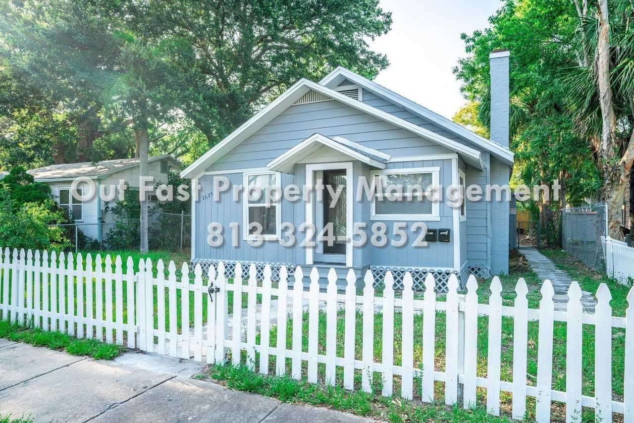 2625 4th Ave S - Photo 2 of 25