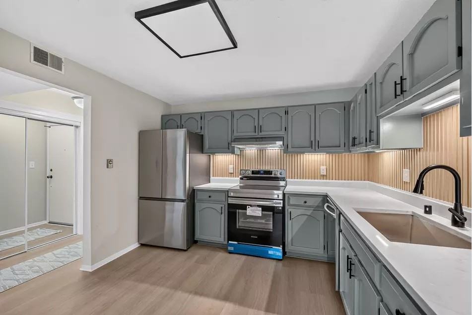2101 Chateau Ct #106 - Photo 4 of 18