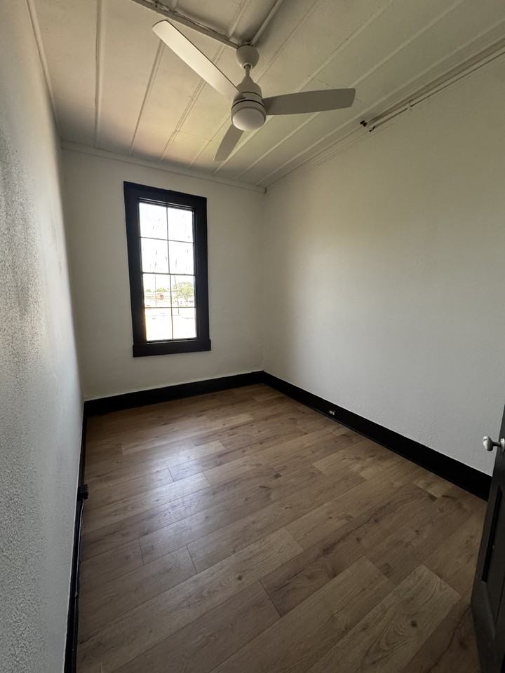 E Henderson St #421 - Photo 2 of 10