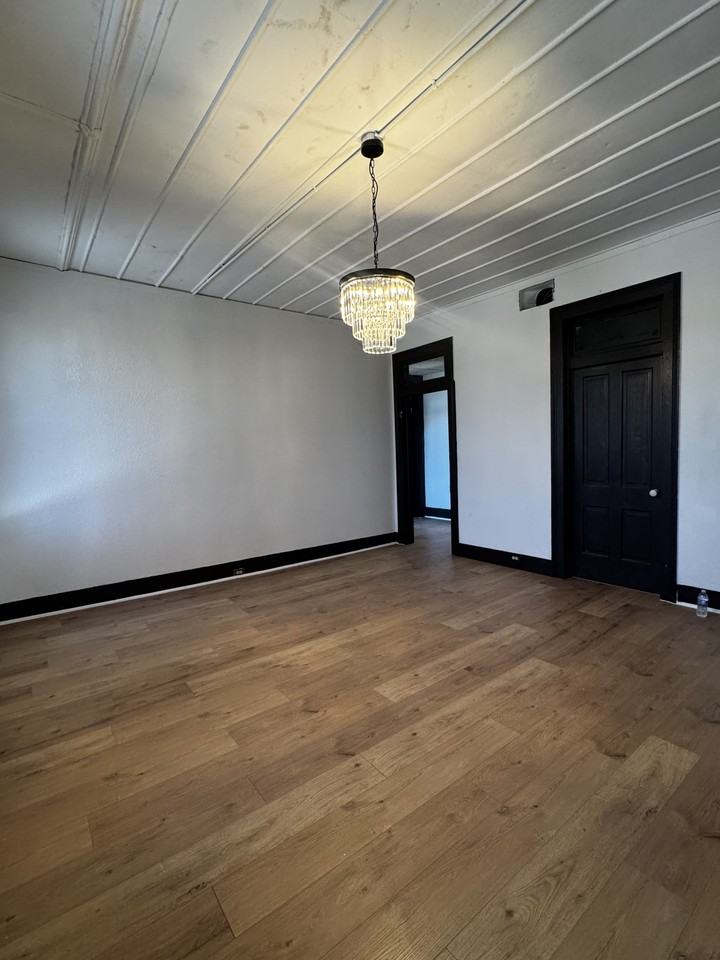 E Henderson St #421 - Photo 3 of 10