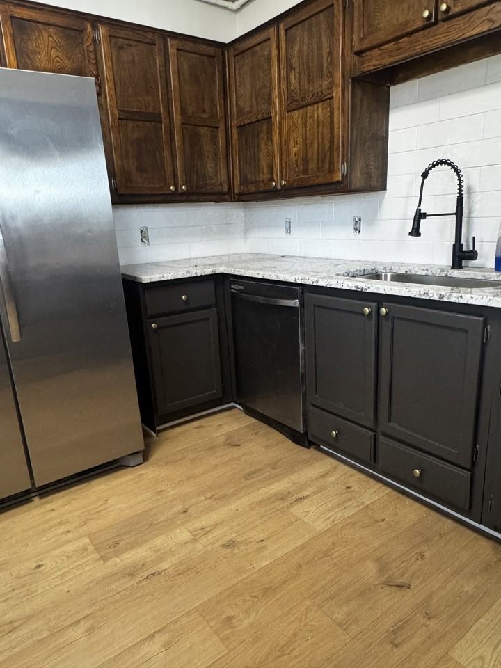 E Henderson St #421 - Photo 4 of 10