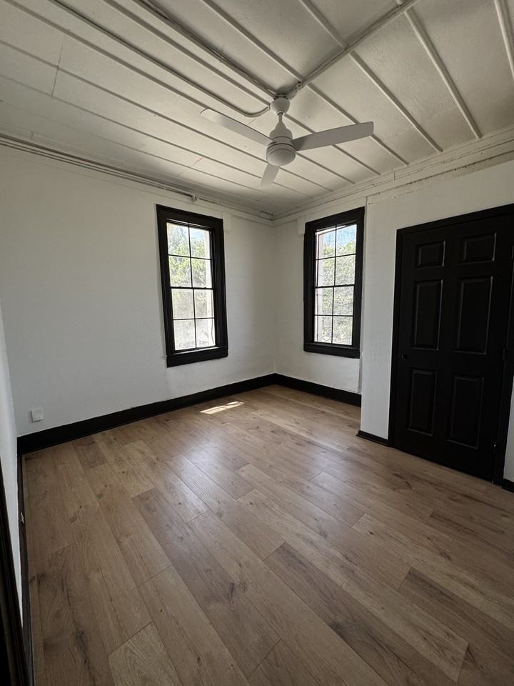 E Henderson St #421 - Photo 5 of 10