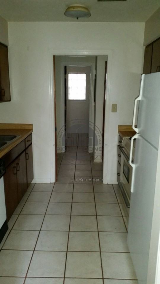 157 Locke St - Photo 4 of 7
