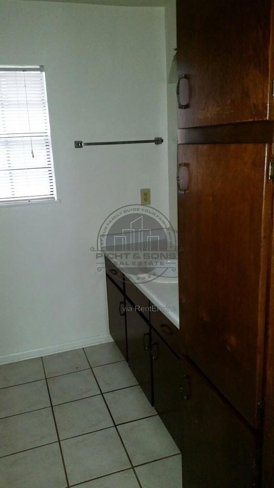 157 Locke St - Photo 5 of 7
