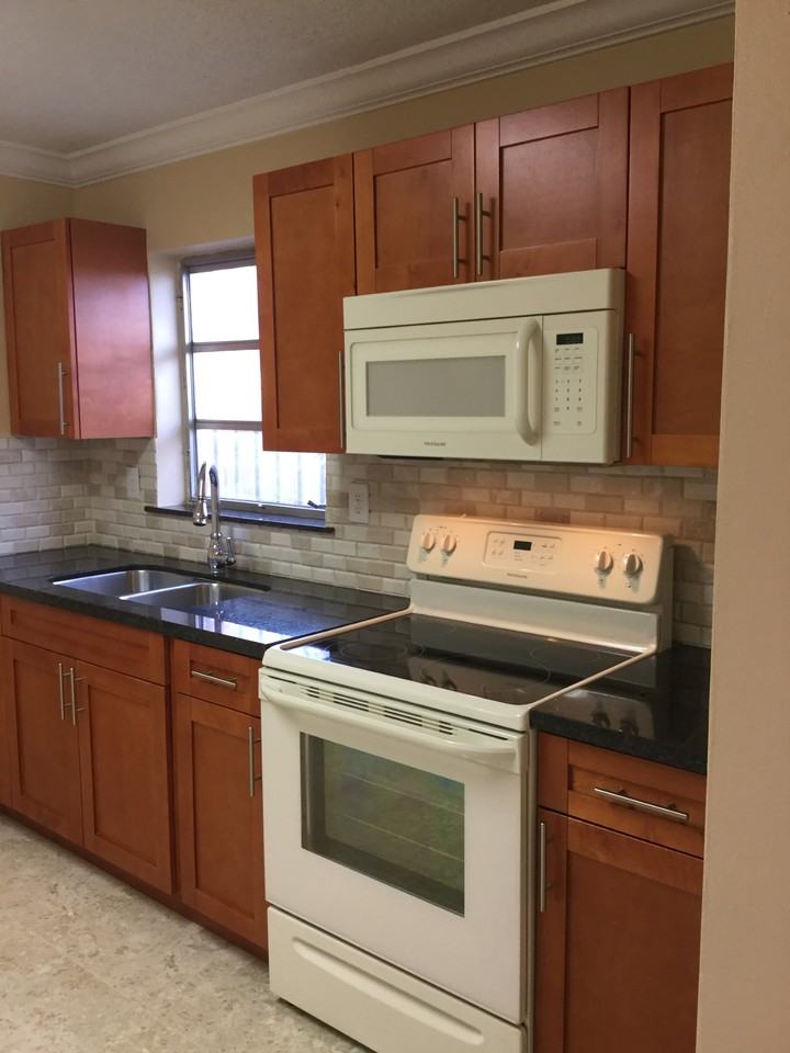 867 Se 10th St #NA - Photo 2 of 12
