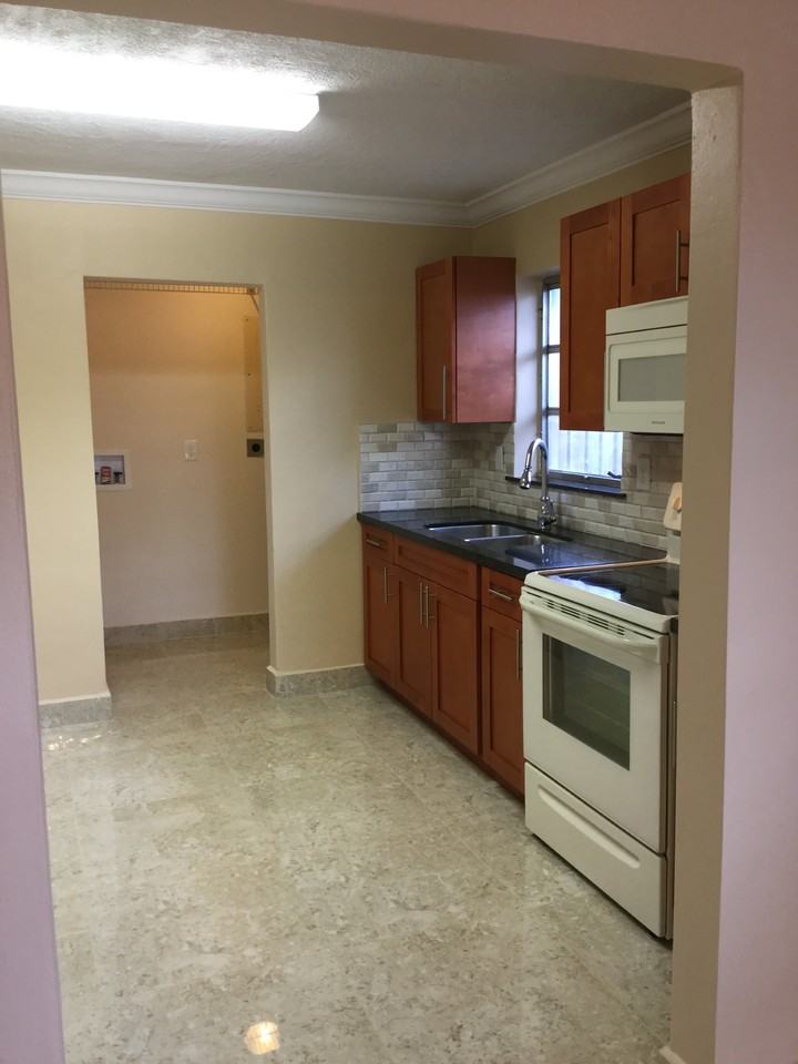 867 Se 10th St #NA - Photo 3 of 12