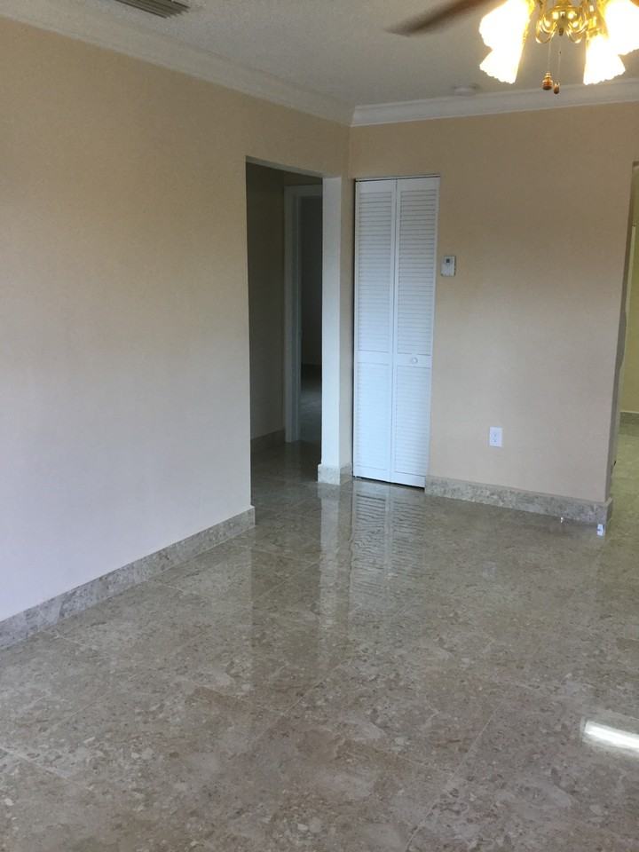 867 Se 10th St #NA - Photo 7 of 12