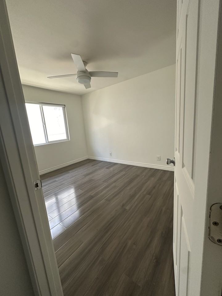1240 Vin Scully Ave #3 - Photo 4 of 11