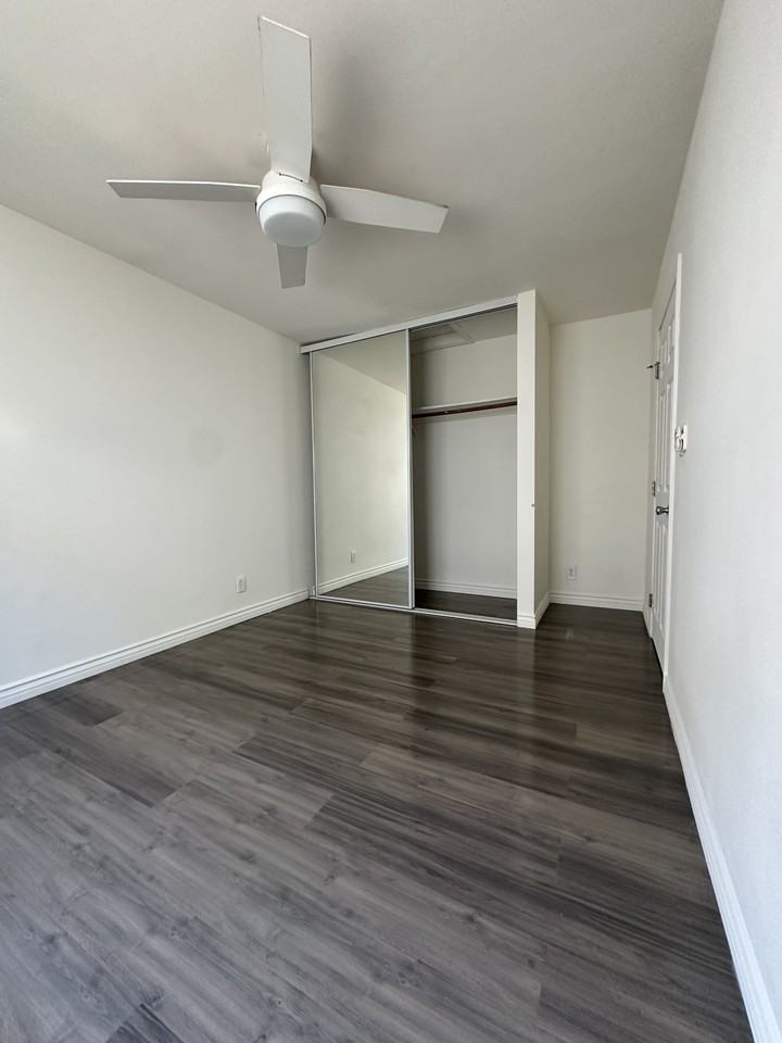 1240 Vin Scully Ave #3 - Photo 5 of 11