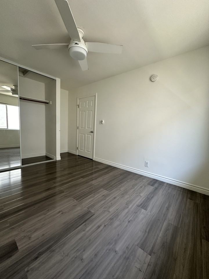 1240 Vin Scully Ave #3 - Photo 6 of 11