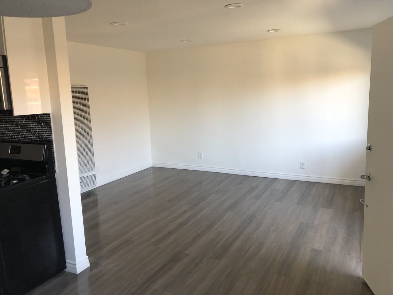1240 Vin Scully Ave #3 - Photo 7 of 11