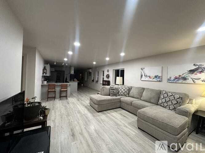 406 3rd St #4 - Photo 3 of 11