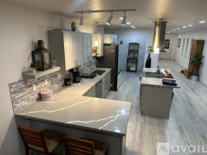 406 3rd St #4 - Photo 5 of 11
