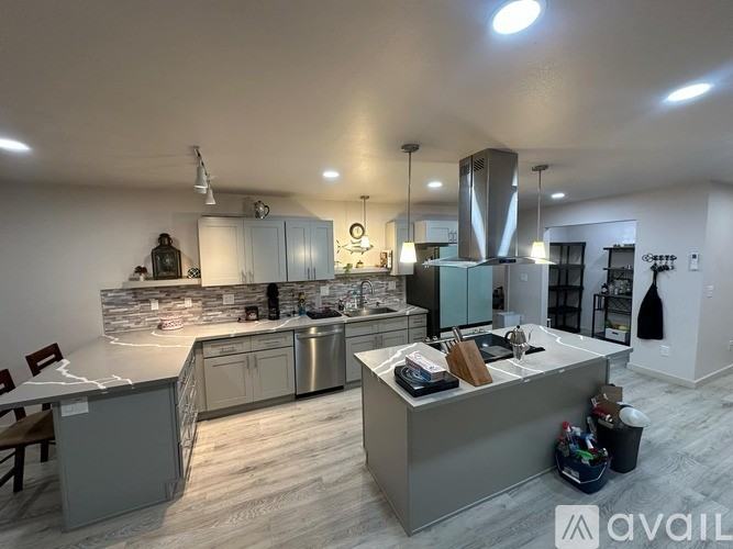 406 3rd St #4 - Photo 6 of 11