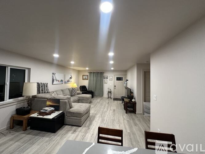 406 3rd St #4 - Photo 7 of 11