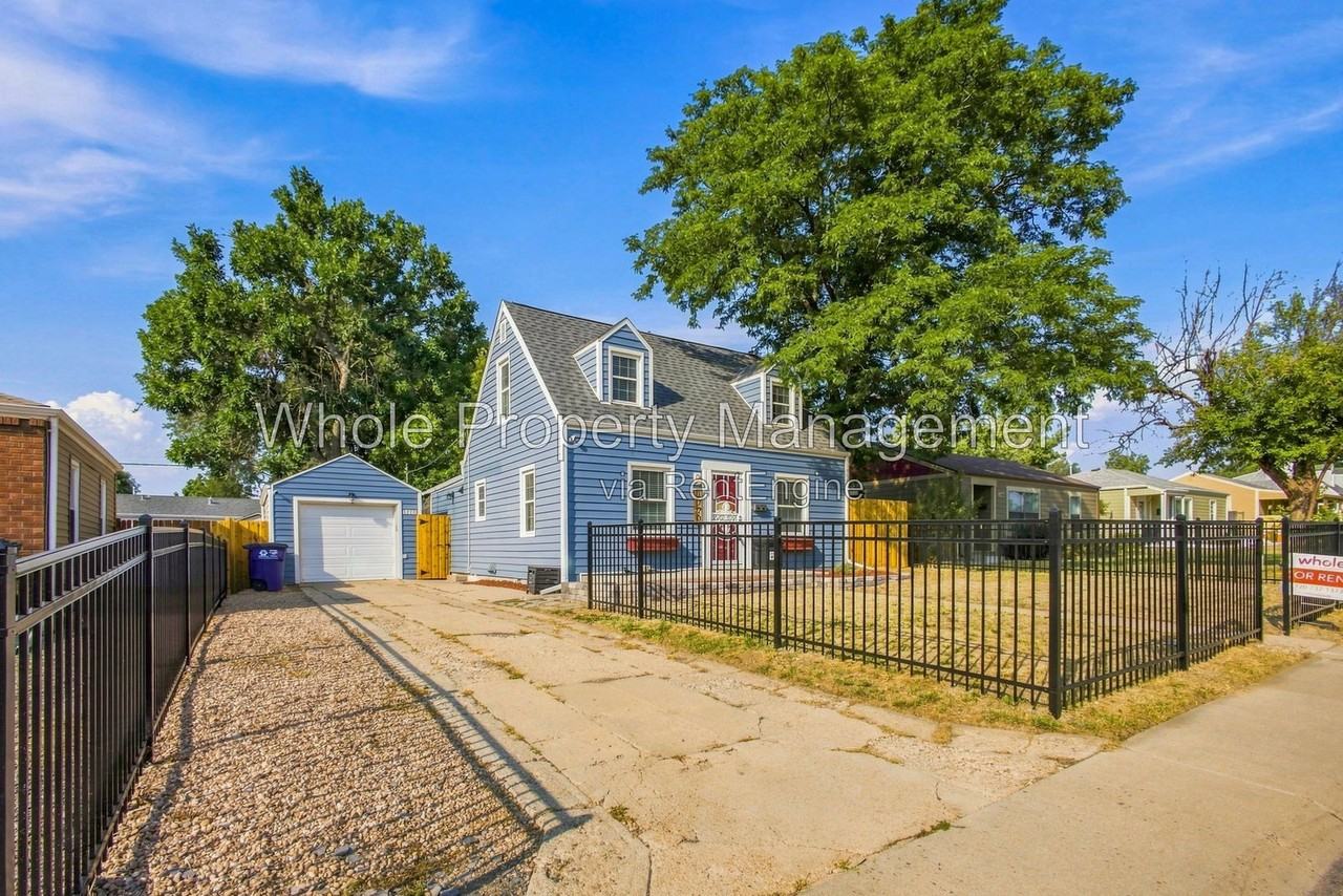 1770 W Beekman Pl - Photo 2 of 25