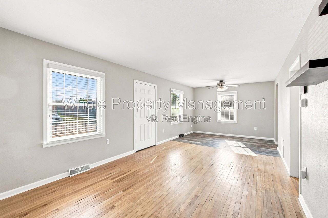 1770 W Beekman Pl - Photo 3 of 25