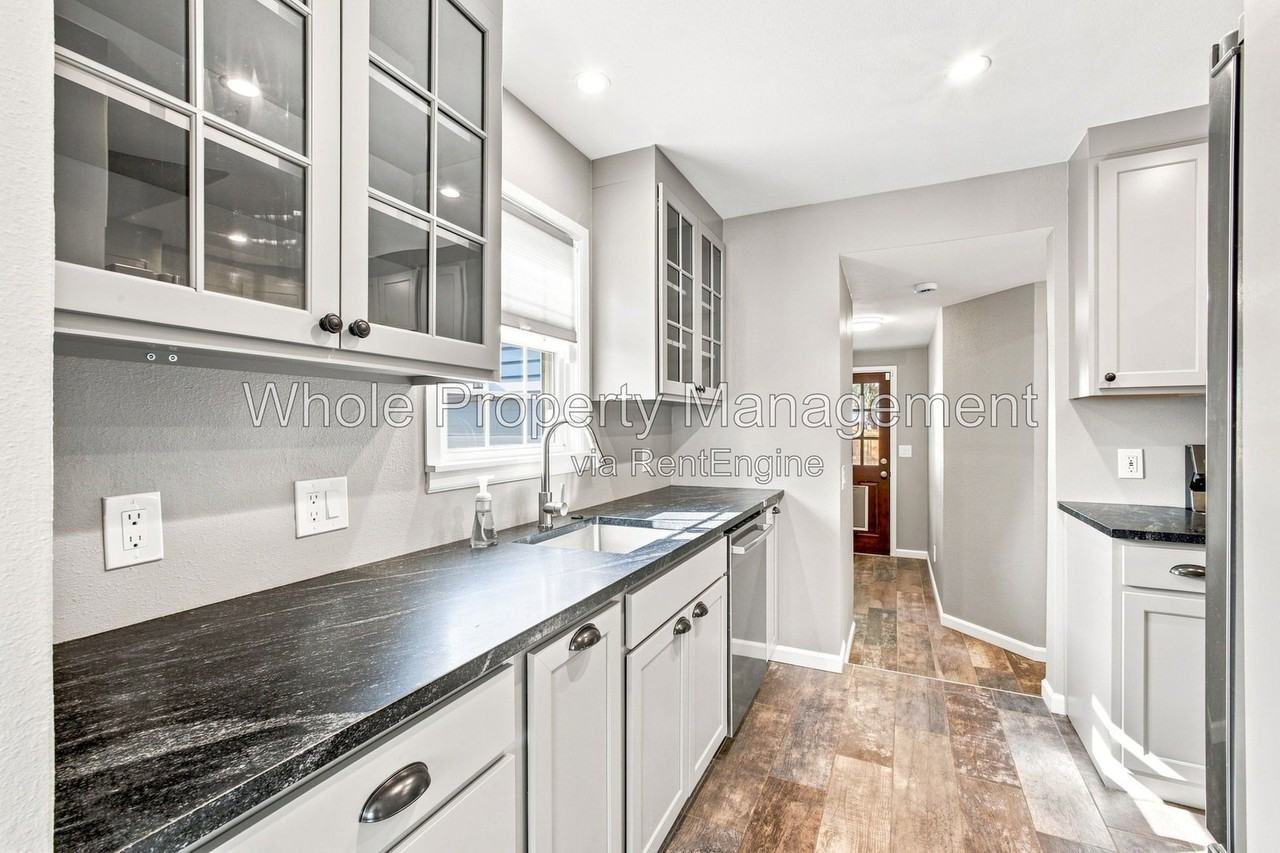 1770 W Beekman Pl - Photo 6 of 25