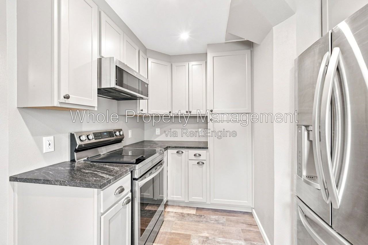 1770 W Beekman Pl - Photo 7 of 25
