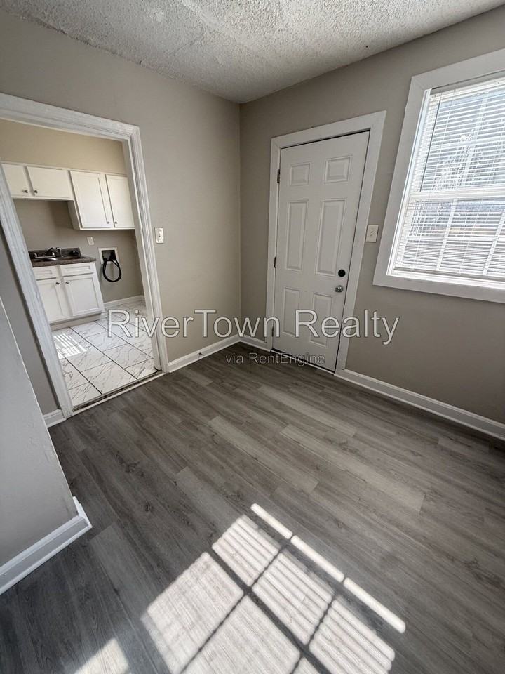 1766 Brown Ave - Photo 3 of 9
