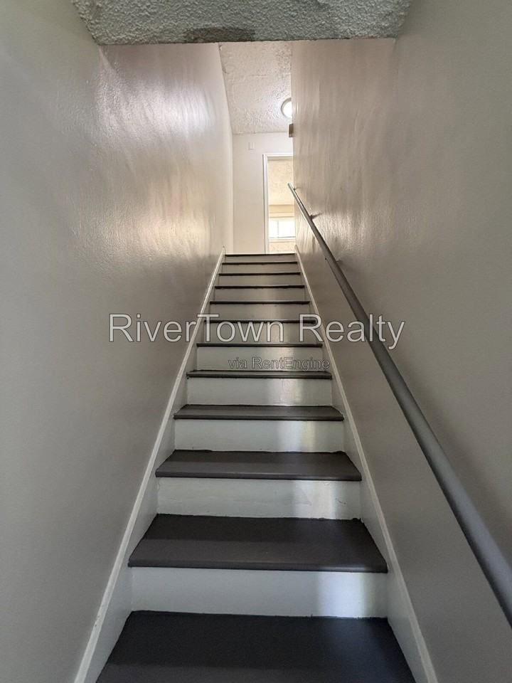1766 Brown Ave - Photo 5 of 9