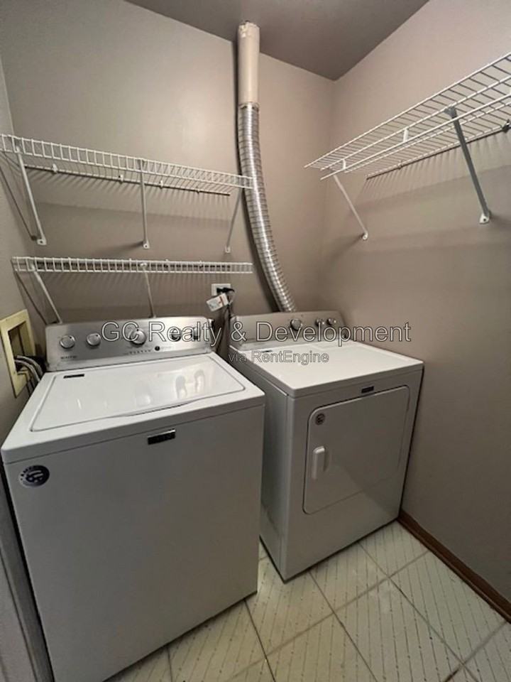 159 Shorewood Dr - Photo 3 of 26