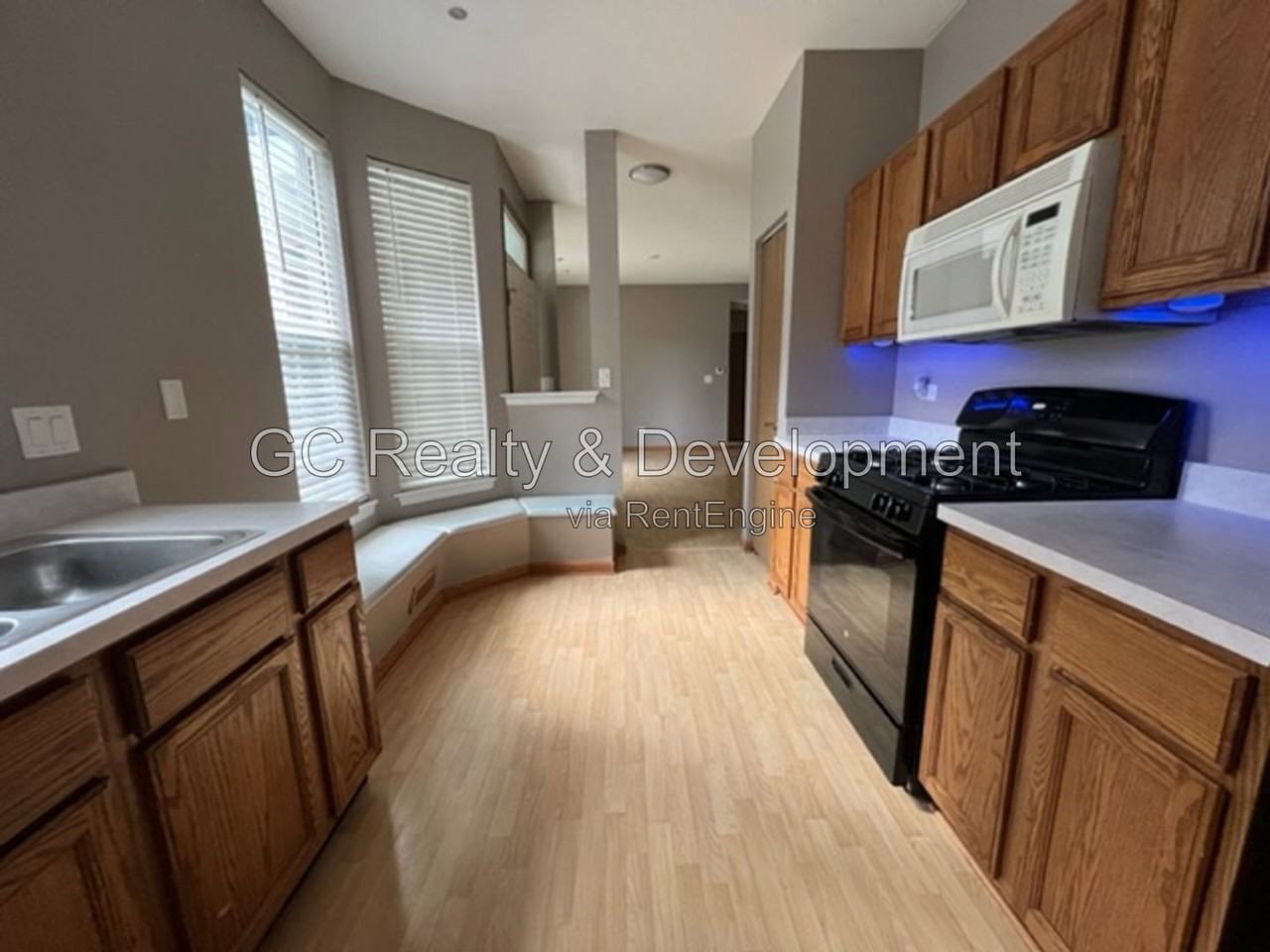 159 Shorewood Dr - Photo 4 of 26