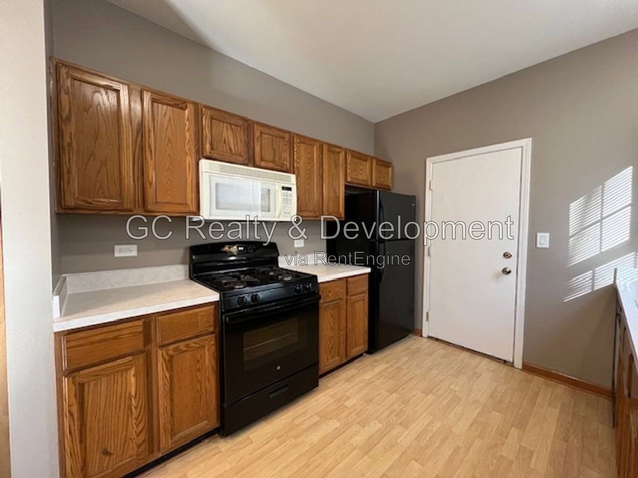 159 Shorewood Dr - Photo 5 of 26