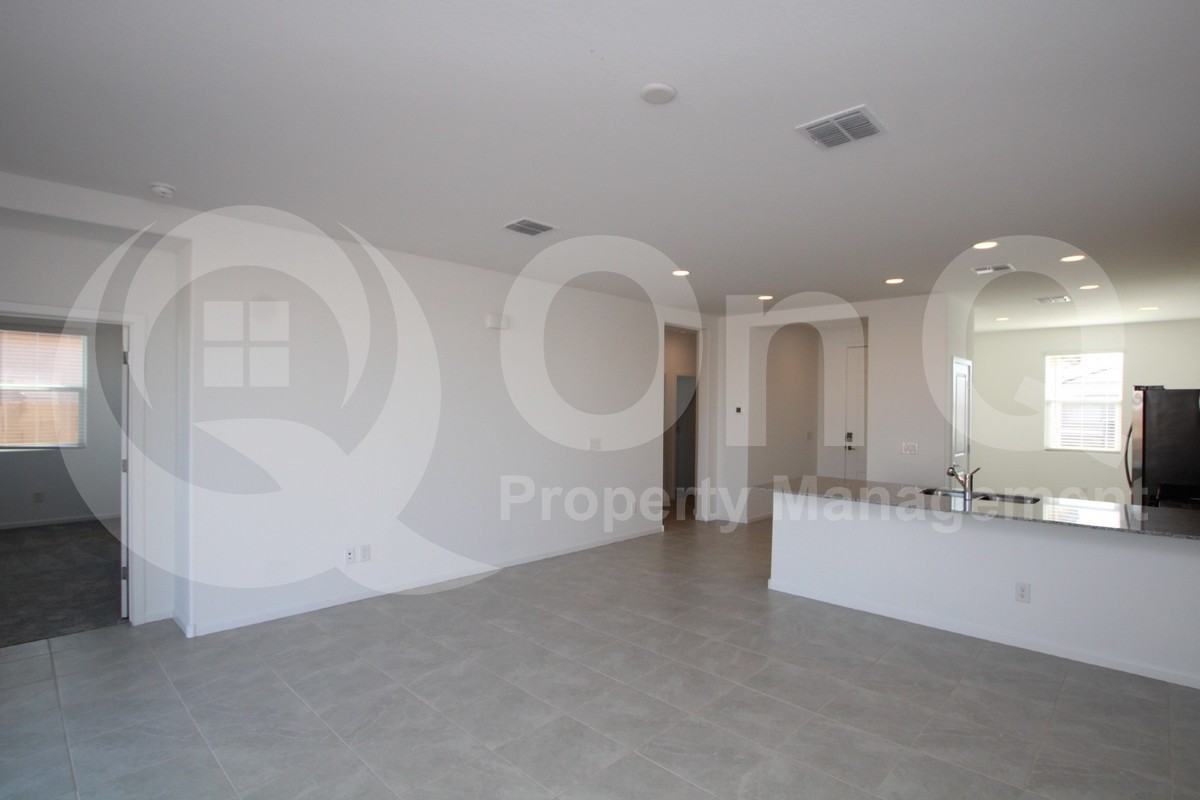 36400 W Mediterranean Way - Photo 4 of 20