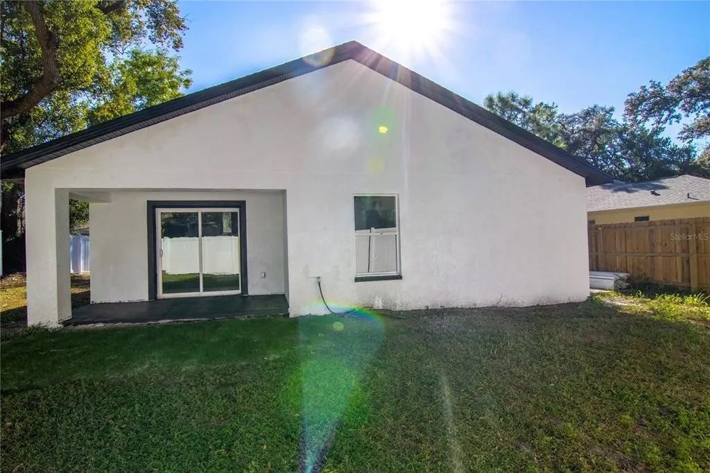 1914 E Mcberry St #NA - Photo 2 of 13