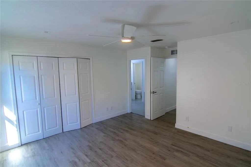 1914 E Mcberry St #NA - Photo 6 of 13