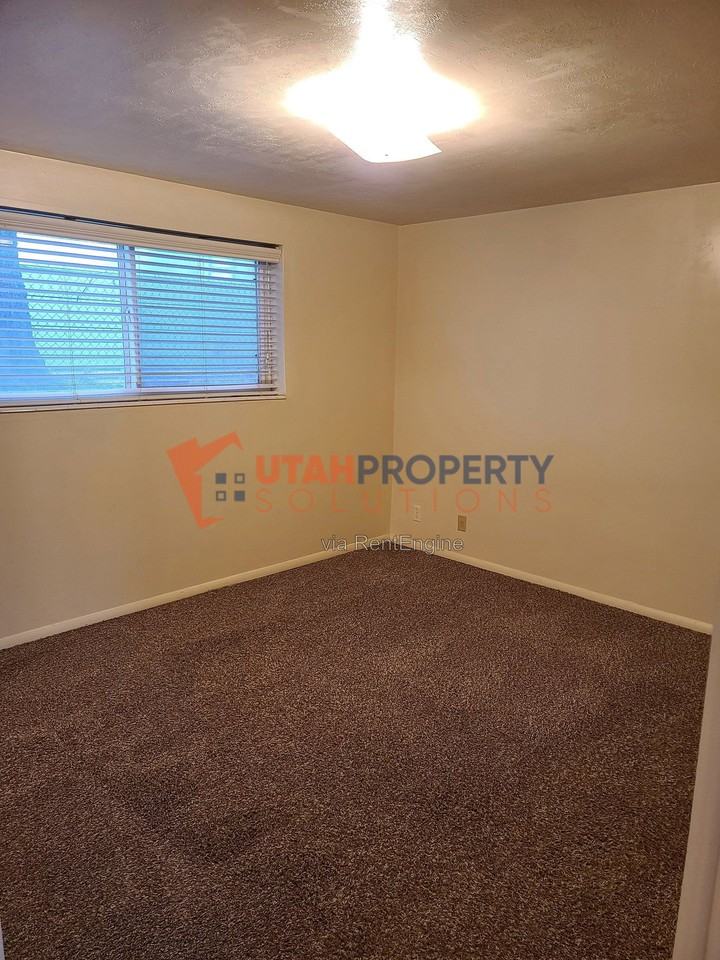 4951 S Center St #6 - Photo 7 of 10