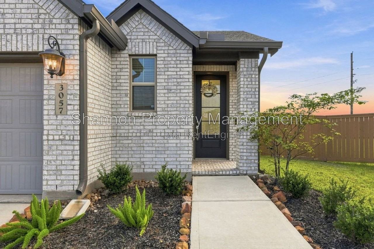 3057 Pensacola Dr - Photo 2 of 24