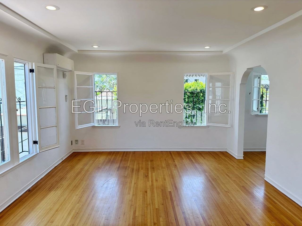 1016 1/2 S Crescent Heights Blvd - Photo 4 of 26
