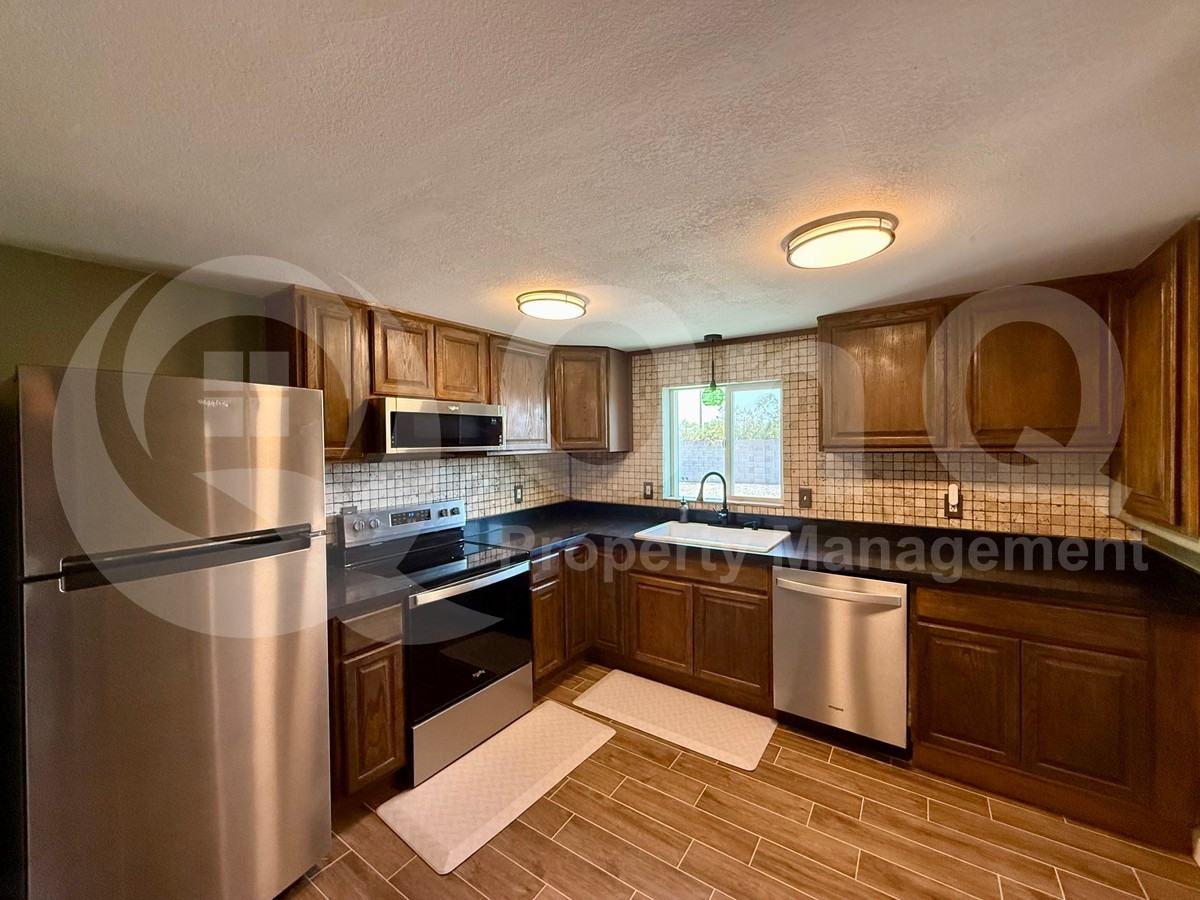 11319 E 5th Ave - Photo 4 of 21
