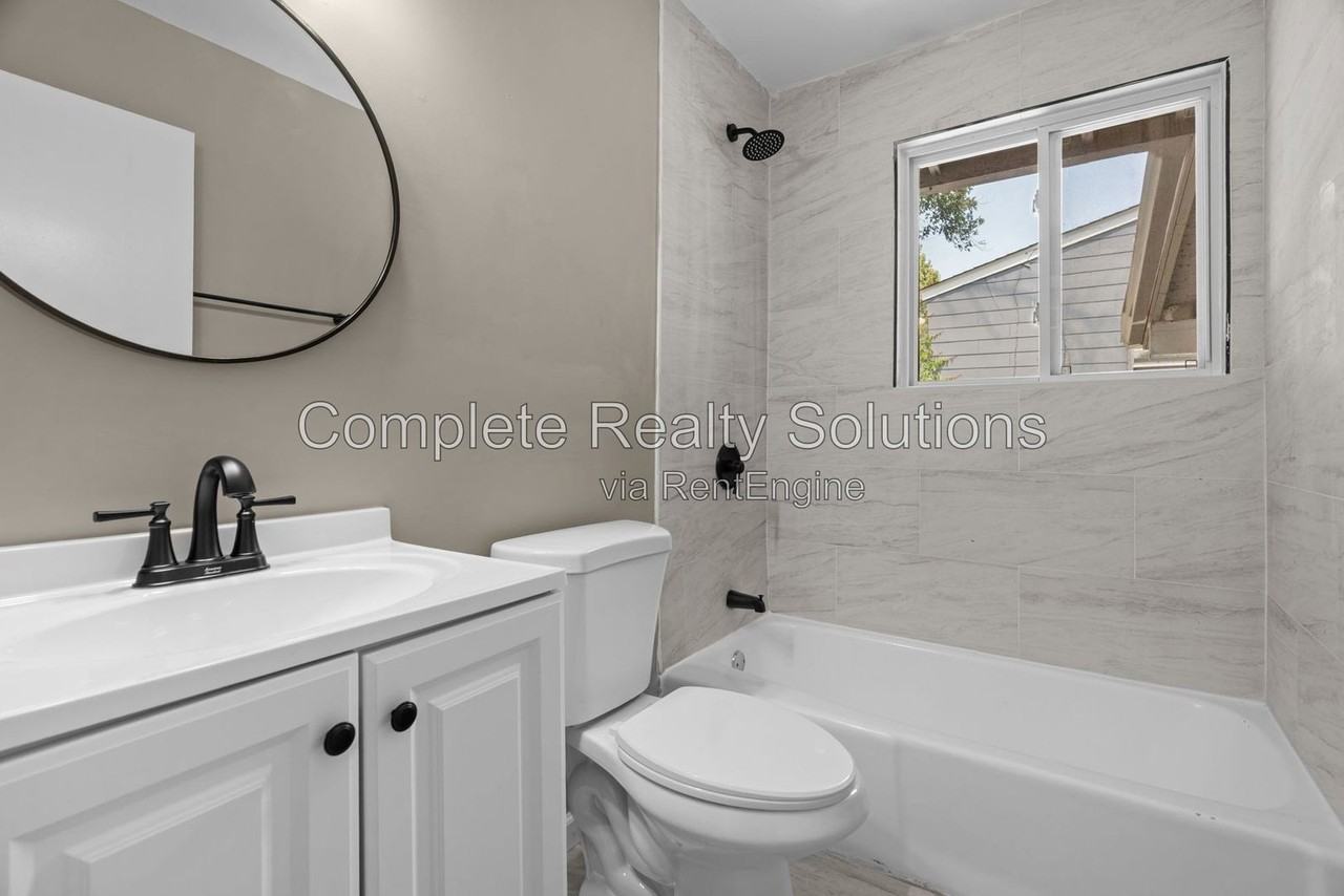 10417 Prince Dr - Photo 4 of 30