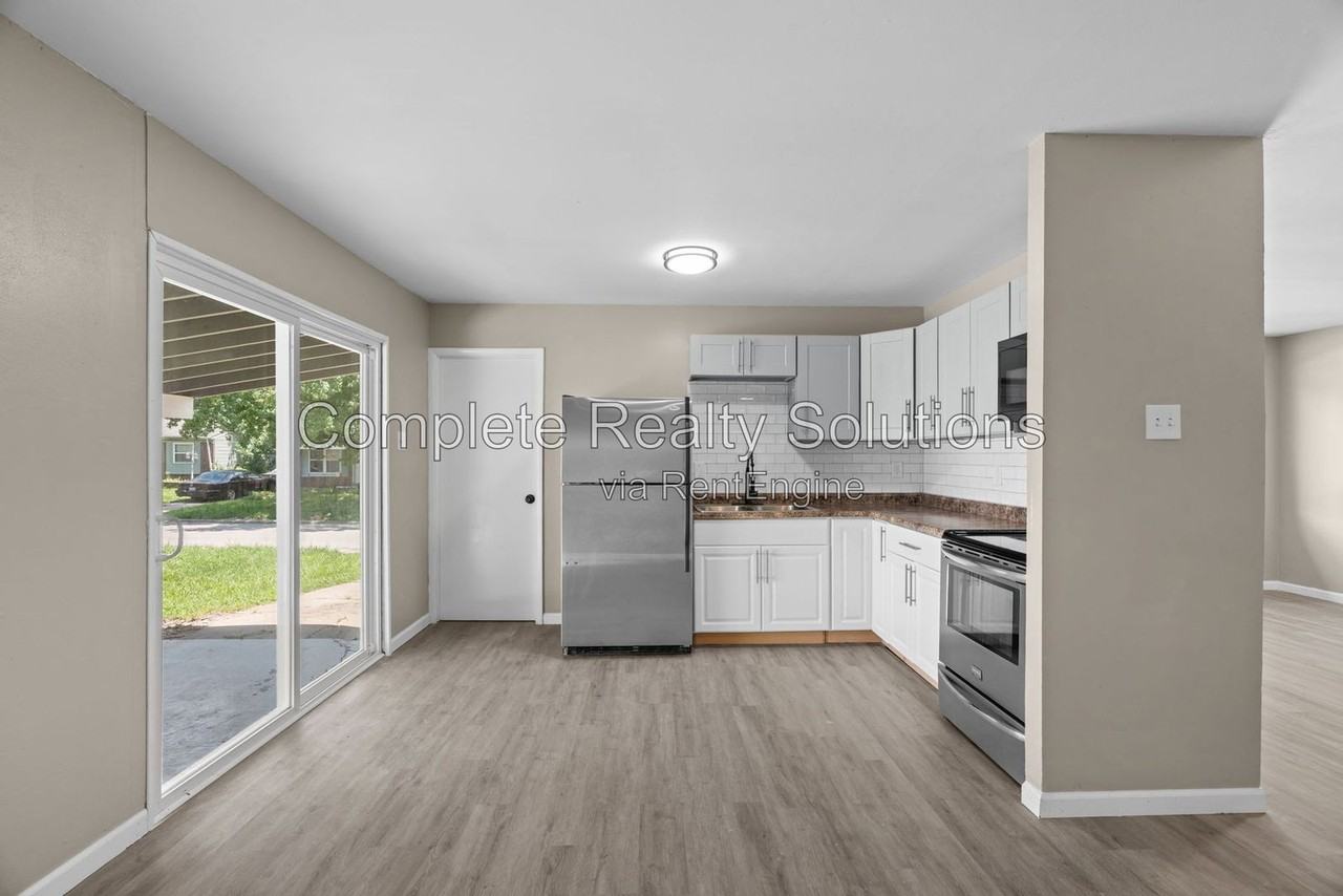 10417 Prince Dr - Photo 5 of 30