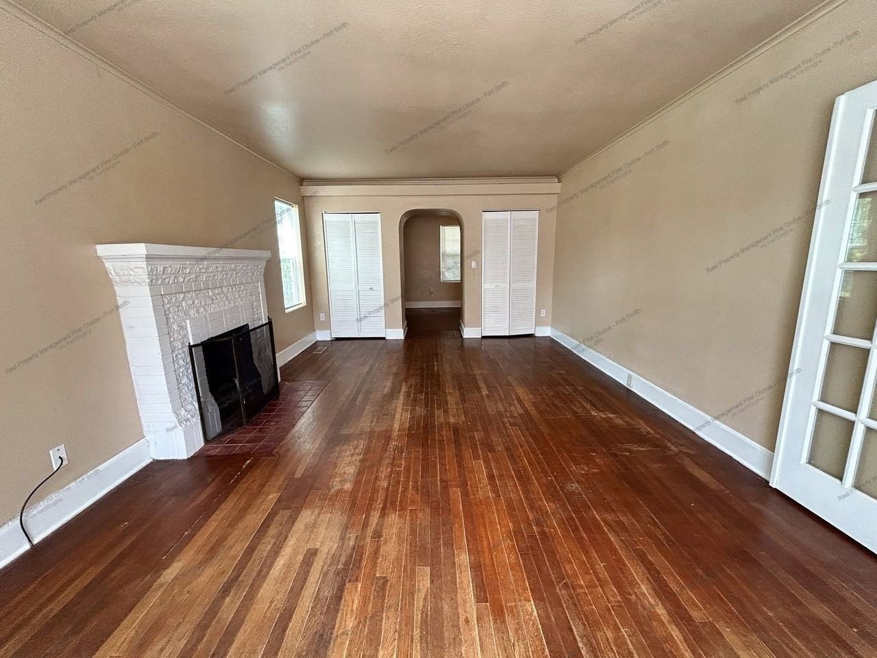 1008 S 23rd St - Photo 4 of 41
