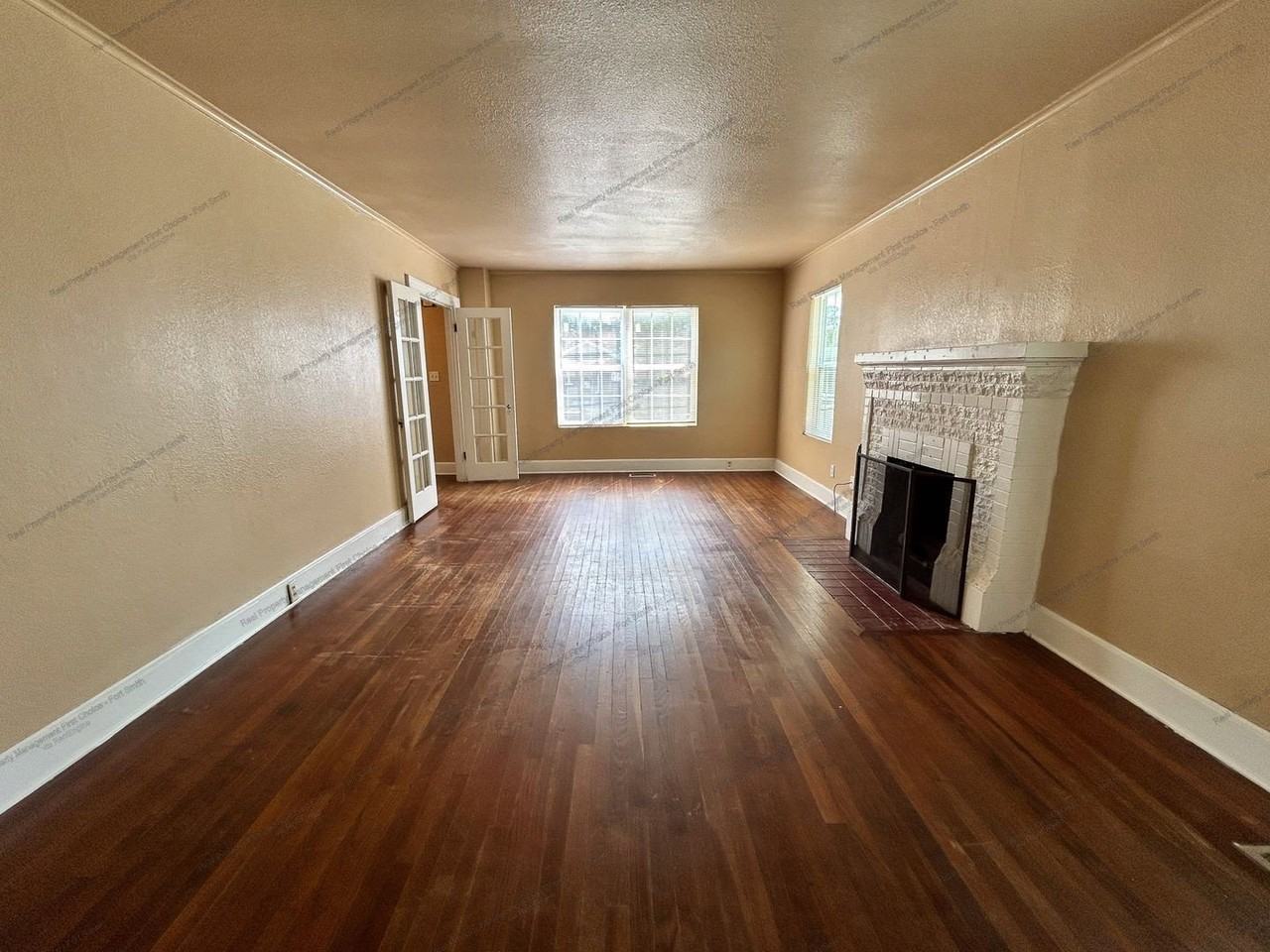 1008 S 23rd St - Photo 5 of 41